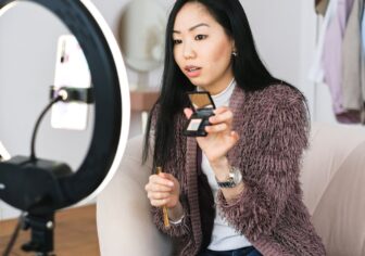 Comment faire des vidéos qui génèrent des ventes : Le guide complet pour transformer vos spectateurs en clients